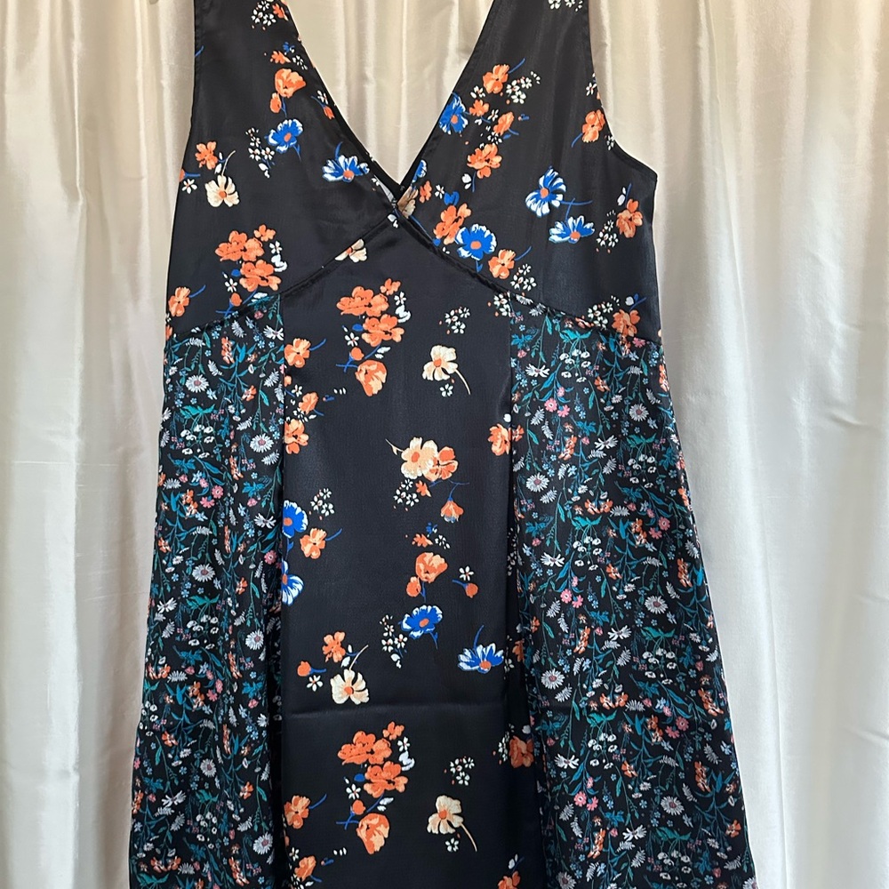 NASTY GAL Floral Satin v neck Sleeveless MiniDress - Black w great color pops. - Picture 10 of 16
